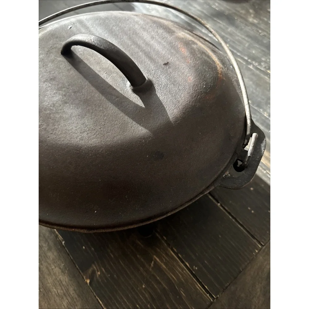 Vintage Cast Iron Dutch Oven 10 1/4